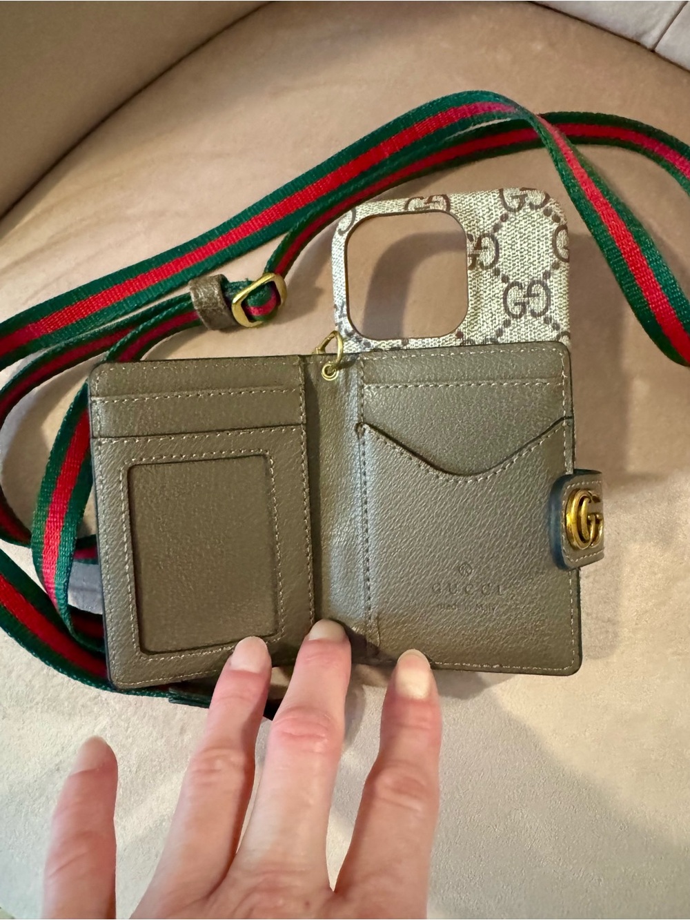 Adjustable GG Supreme Beige Crossbody Phone Case with Green-Red Web Stripe - Picture 2 of 4